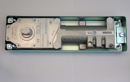 Zav�ra� GEZE TS500 EN3 podlahov� s kryte