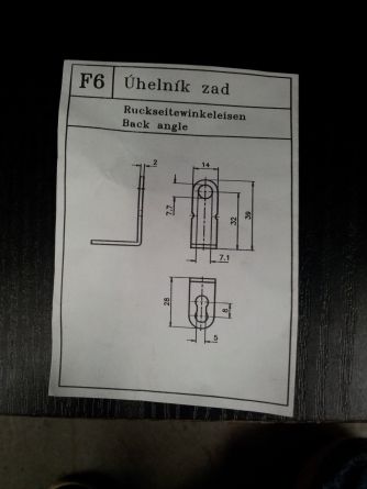 �heln�k zadn� b�l�     bl.�4ks